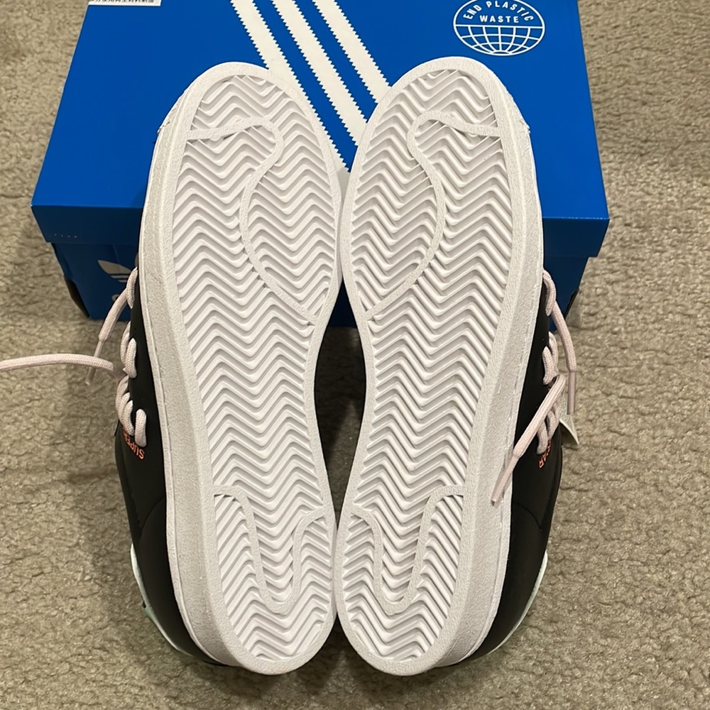 Adidas SUPERSTAR SHOES women size 7 brand new with box - Picture 6 of 8